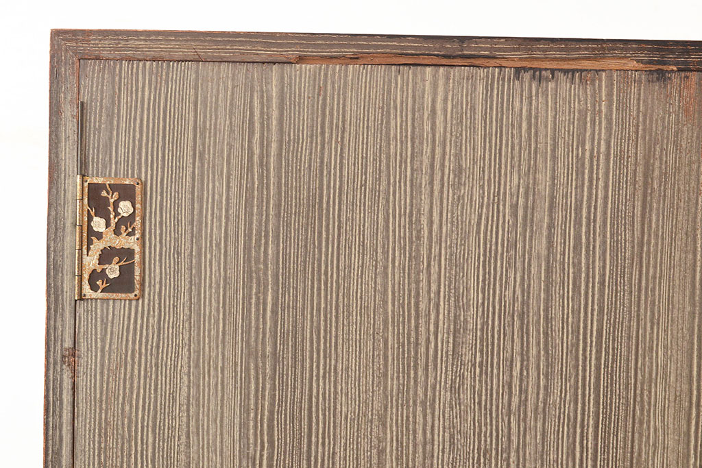 和製アンティーク　総桐材　梅の意匠が魅力の布団箪笥・上段(収納箪笥、桐箪笥、和箪笥、桐たんす)(R-048642)