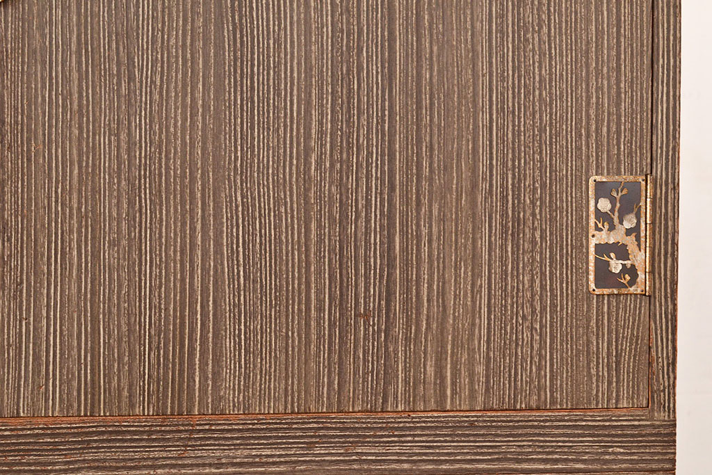 和製アンティーク　総桐材　梅の意匠が魅力の布団箪笥・上段(収納箪笥、桐箪笥、和箪笥、桐たんす)(R-048642)