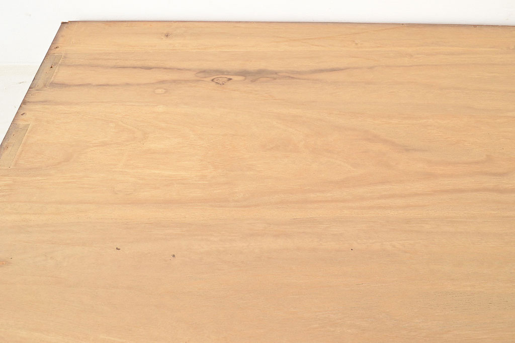和製アンティーク　総桐材　梅の意匠が魅力の布団箪笥・下段(収納箪笥、桐箪笥、和箪笥、桐たんす)(R-048643)