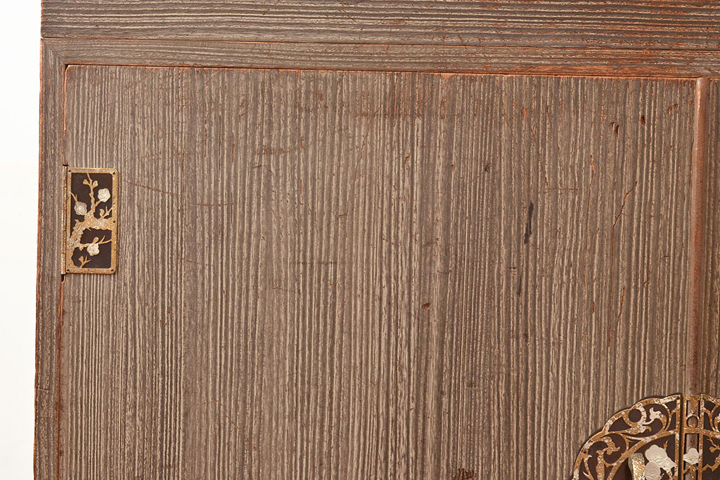 和製アンティーク　総桐材　梅の意匠が魅力の布団箪笥・下段(収納箪笥、桐箪笥、和箪笥、桐たんす)(R-048643)