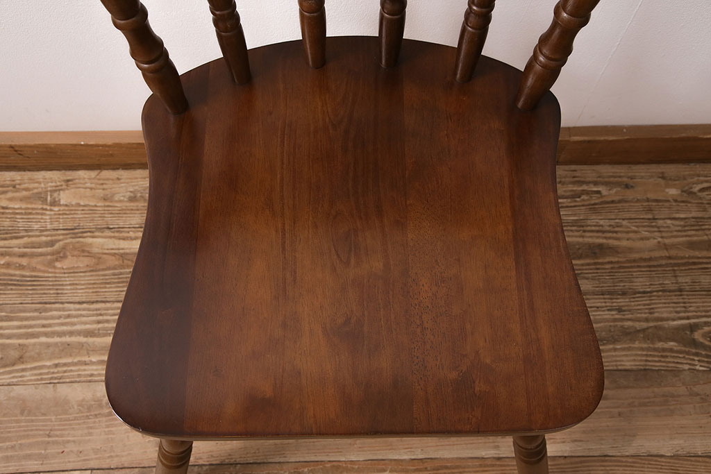 和製ヴィンテージ　スポークバックや挽き物の意匠が上品な印象を高めるダイニングチェア(イス、椅子、ビンテージ)(R-048652)