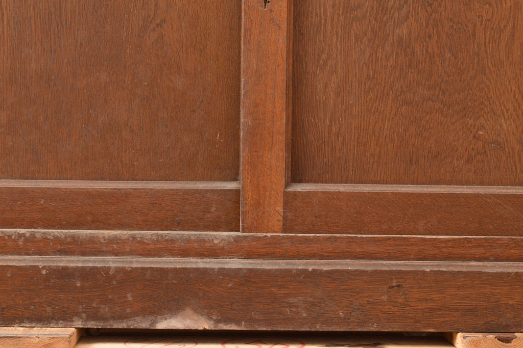 和製アンティーク　昭和中期　前面・主要部ナラ材　重ね戸棚(収納棚、食器棚、キャビネット)(R-048671)