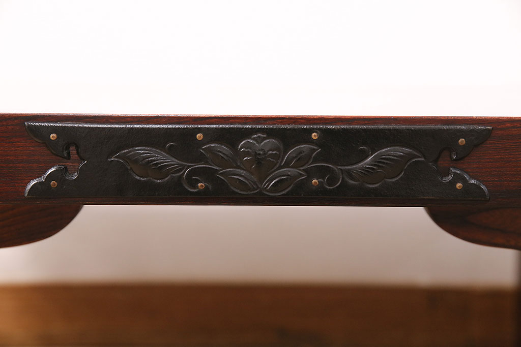 中古　伝統民芸家具　岩谷堂箪笥　大胆な杢目と上品な意匠が目を惹くケヤキ材製の座卓(ローテーブル)(R-048698)