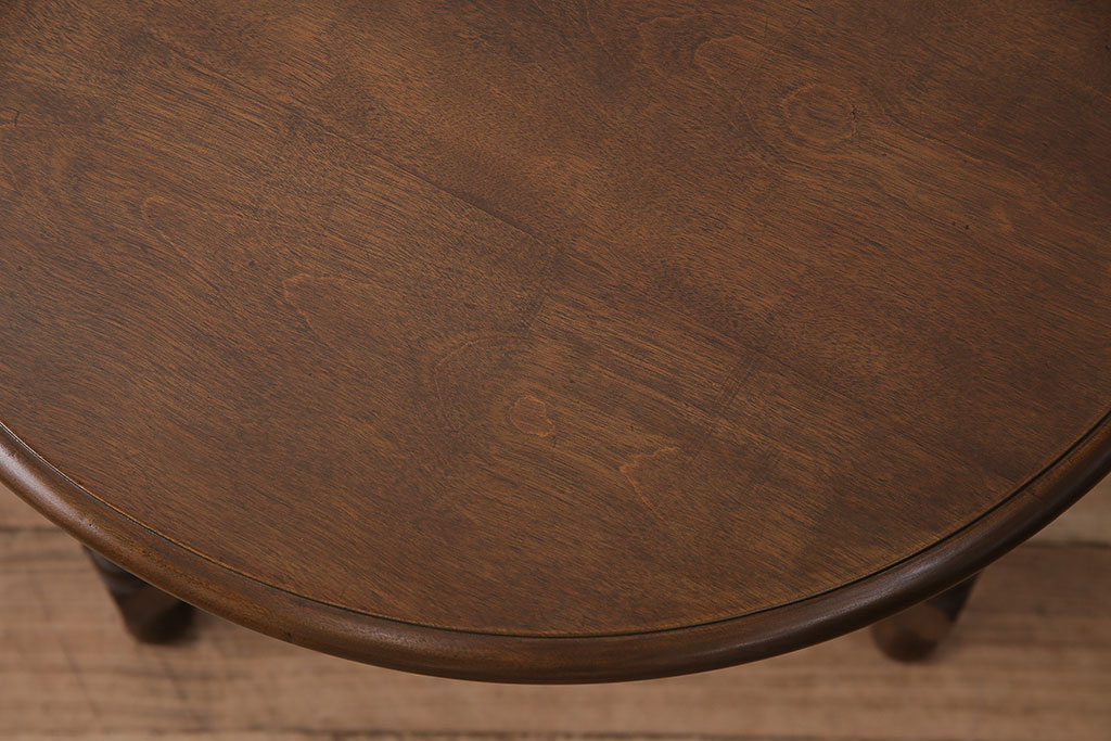 和製アンティーク　優雅なくつろぎの空間づくりにおすすめなカバ材製カフェテーブル(サイドテーブル、コーヒーテーブル、オケージョナルテーブル)(R-048700)