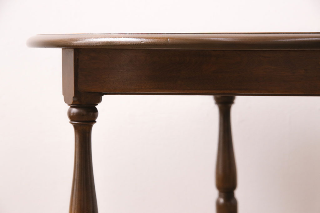 和製アンティーク　優雅なくつろぎの空間づくりにおすすめなカバ材製カフェテーブル(サイドテーブル、コーヒーテーブル、オケージョナルテーブル)(R-048700)