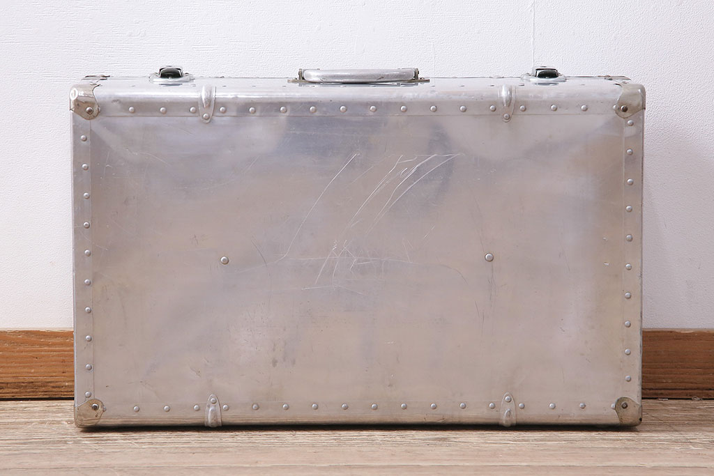 ビンテージ雑貨　インダストリアルな空間のディスプレイにおすすめ!!格好良いジュラルミントランク(鞄、カバン、収納、ディスプレイ)(R-048703)