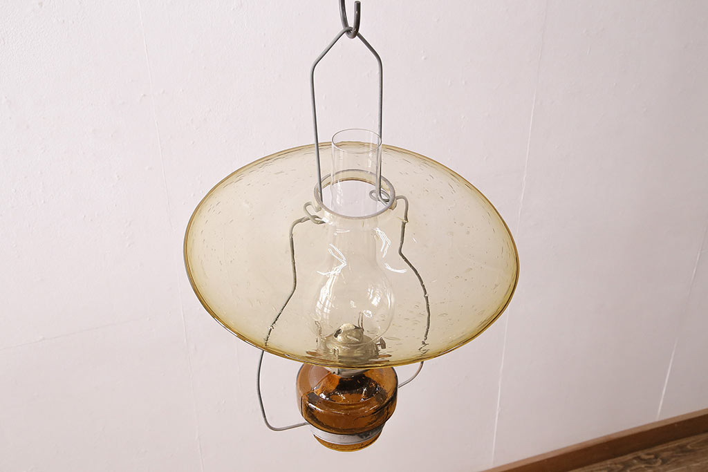 昭和レトロ　色ガラスがレトロな雰囲気を高めるビンテージオイルランプ(石油ランプ、洋燈、吊り下げランプ)(R-048727)