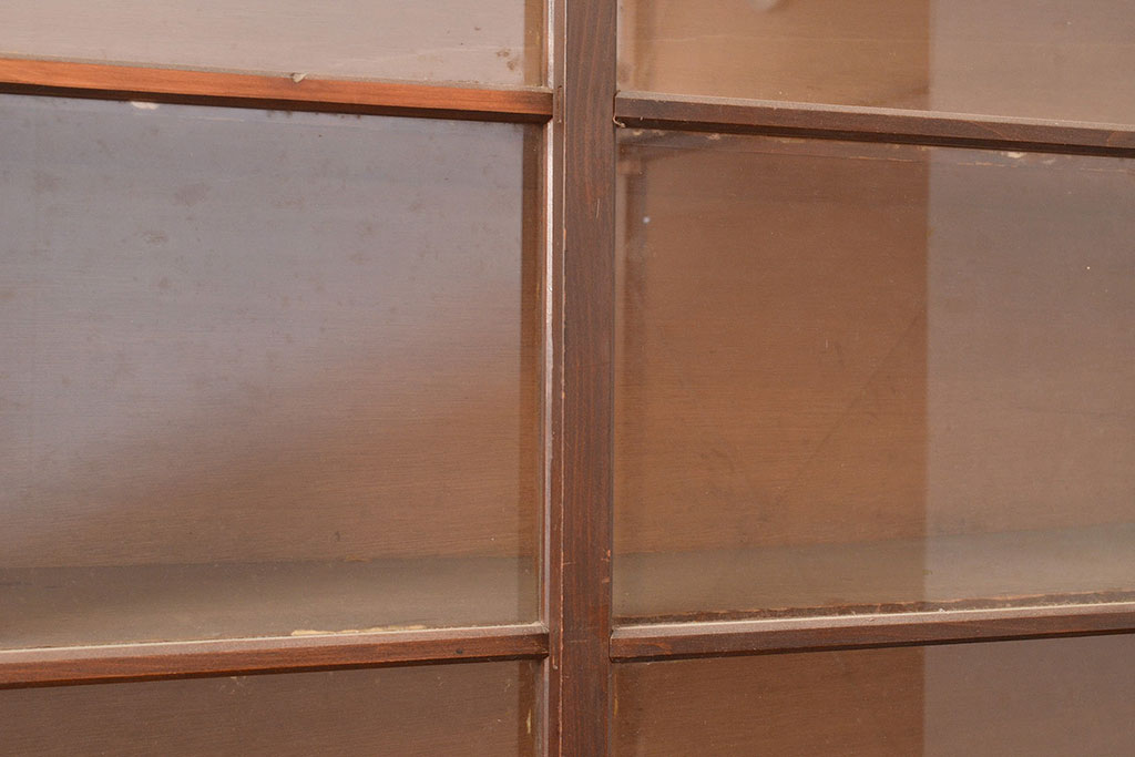 和製アンティーク　前面栗材・ヒノキ材　一本物　レトロなガラス戸棚(収納棚、キャビネット)(R-048729)