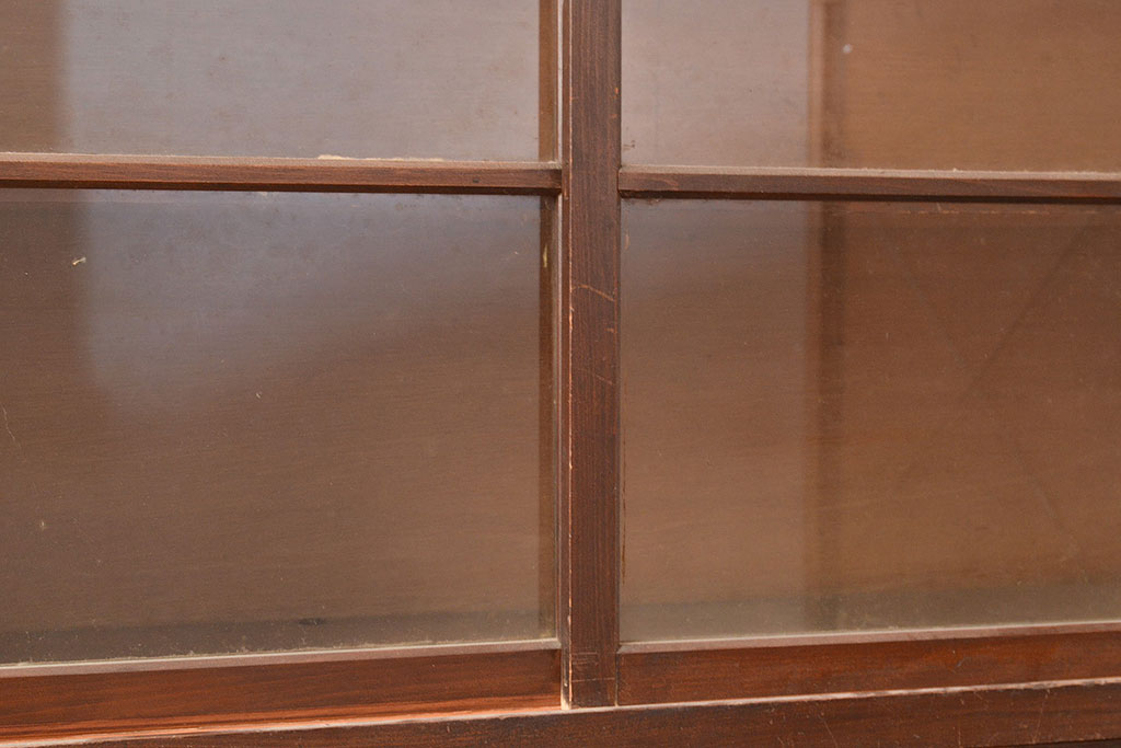 和製アンティーク　前面栗材・ヒノキ材　一本物　レトロなガラス戸棚(収納棚、キャビネット)(R-048729)