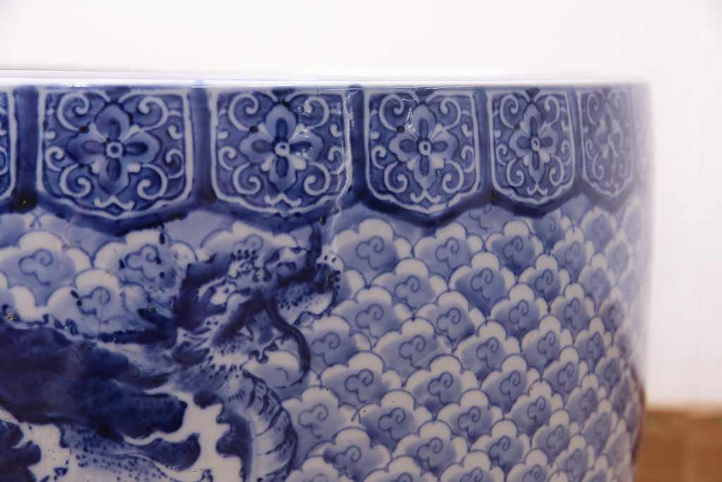 アンティーク雑貨　麒麟の図が大胆に描かれた瀬戸火鉢(鉢カバー)(R-048754)