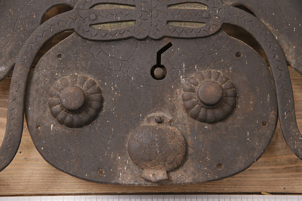 アンティーク雑貨　巾着モチーフがアクセントになる蔵戸の錠前金具(ディスプレイ雑貨、蔵戸パーツ)(R-048758)