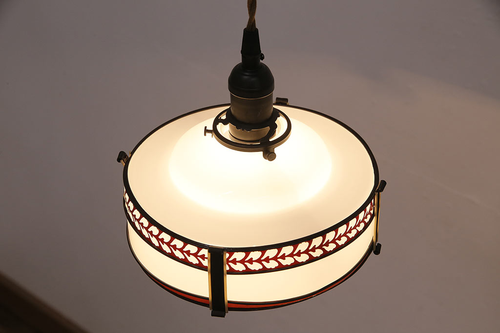 アンティーク照明　セルロイド装飾がおしゃれ!昭和レトロな雰囲気が漂う天井照明(吊り下げ照明、ペンダントライト、シェード)(R-048805)