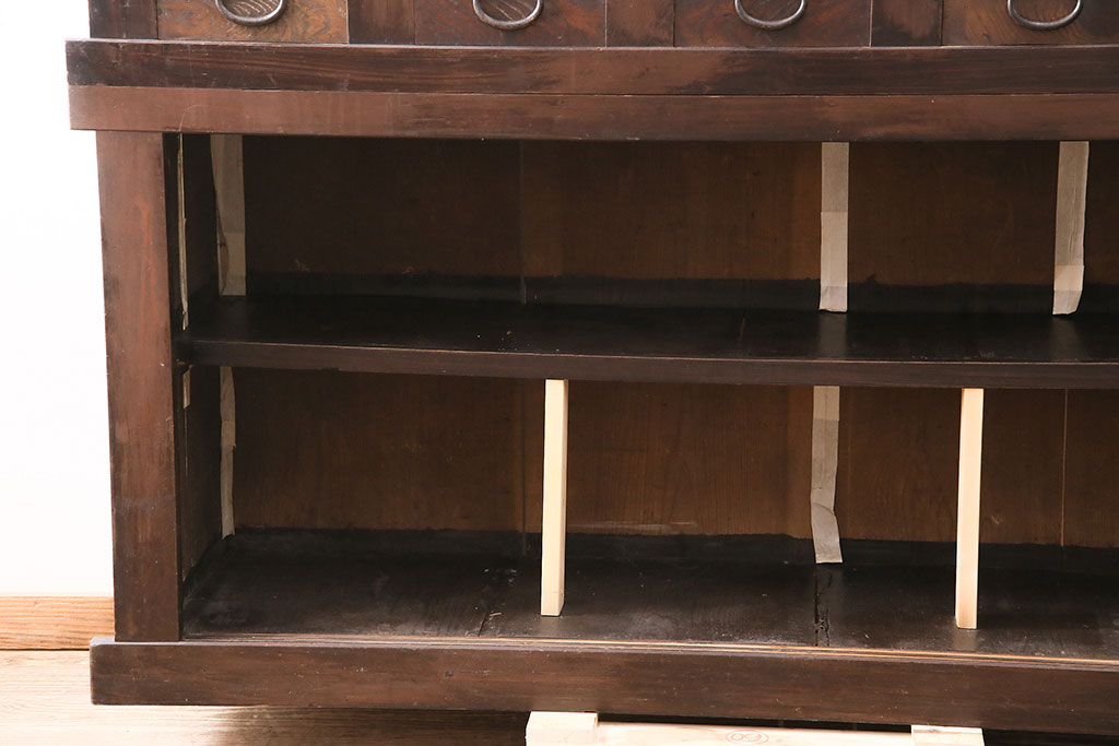 和製アンティーク　ヒノキ材　渋い和の雰囲気を醸し出す、明治大正期の水屋箪笥サイドボード(食器棚、キャビネット、収納棚)(R-048814)