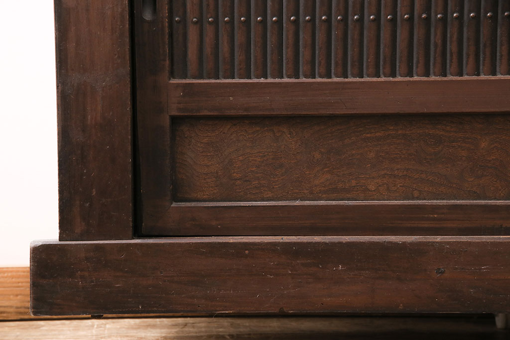 和製アンティーク　ヒノキ材　渋い和の雰囲気を醸し出す、明治大正期の水屋箪笥サイドボード(食器棚、キャビネット、収納棚)(R-048814)