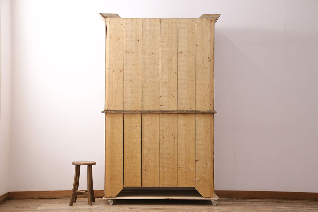 イギリスアンティーク　温もり溢れる空間づくりにぴったりのパイン材製のキャビネット(食器棚、戸棚、カップボード)(R-048818)
