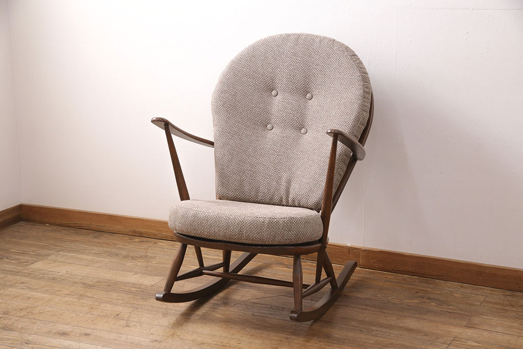 和室でも椅子でモダンな寛ぎを。畳を傷つけないアンティークチェア