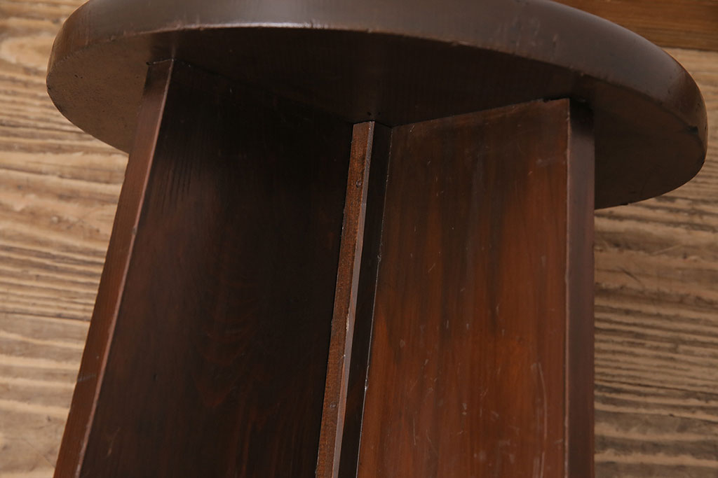 和製アンティーク　昭和中期　脚のデザインがめずらしい!落ち着いた色合いのスツール(丸椅子、花台)(R-048875)