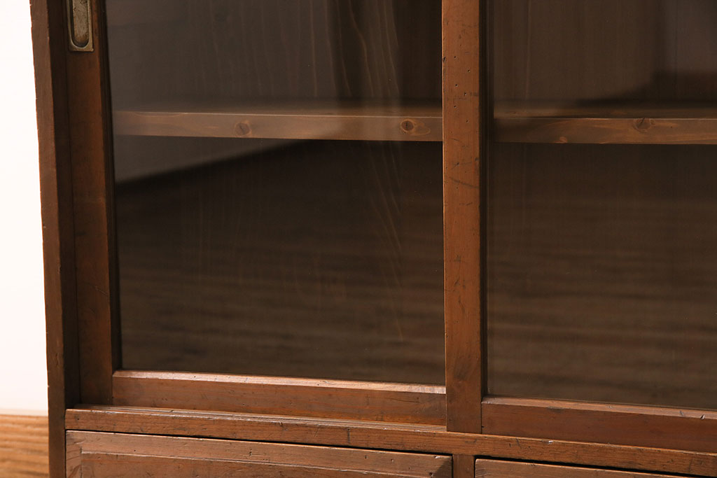 和製アンティーク　見せる収納を楽しめる!味わい深いシンプルな戸棚(収納棚、キャビネット)(R-048893)