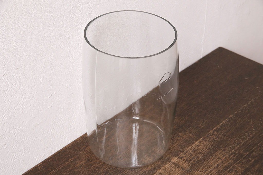 アンティーク雑貨　緩やかにカーブしたシルエットが珍しいガラス瓶(ガラスビン、フラワーベース)(R-048898)