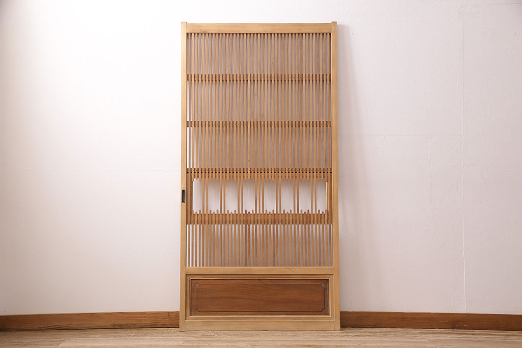 和製アンティーク　腰板ケヤキ材　桟の凝ったつくりが目を引く格子戸1枚(引き戸、建具)(R-048920)