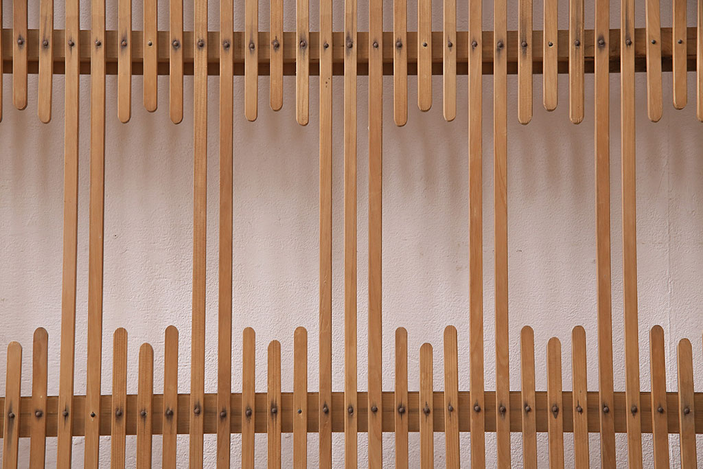 和製アンティーク　腰板ケヤキ材　桟のデザインがお洒落な格子戸1枚(引き戸、建具)(R-048921)