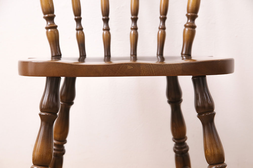 ヴィンテージ家具　飛騨産業　キツツキ　挽き物の意匠が上品な雰囲気漂うウィンザーチェア(椅子、ダイニングチェア、ビンテージ、ウインザーチェア)(R-048946)