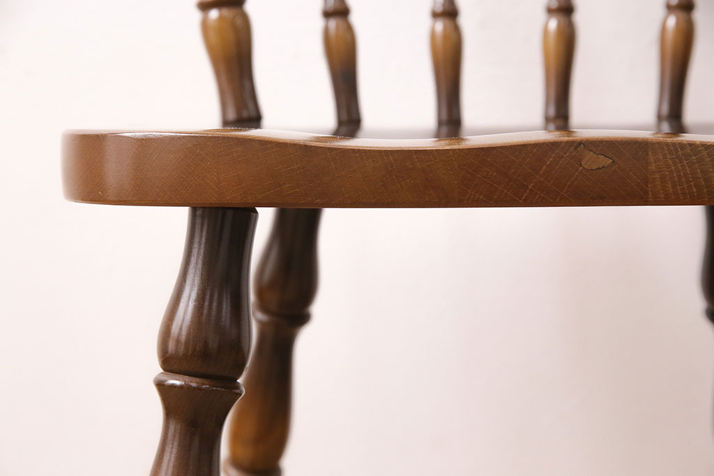 ヴィンテージ家具　飛騨産業　キツツキ　挽き物の意匠が上品な雰囲気漂うウィンザーチェア(椅子、ダイニングチェア、ビンテージ、ウインザーチェア)(R-048946)