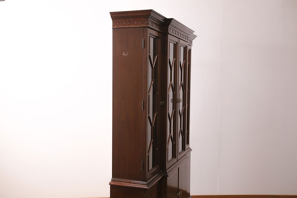 中古美品　ヒッコリーチェア(HICKORY CHAIR)　マホガニー材　高級感とクラシカルな雰囲気を高める照明付きのキャビネット(定価約300万円)(収納棚、飾り棚)(R-048949)
