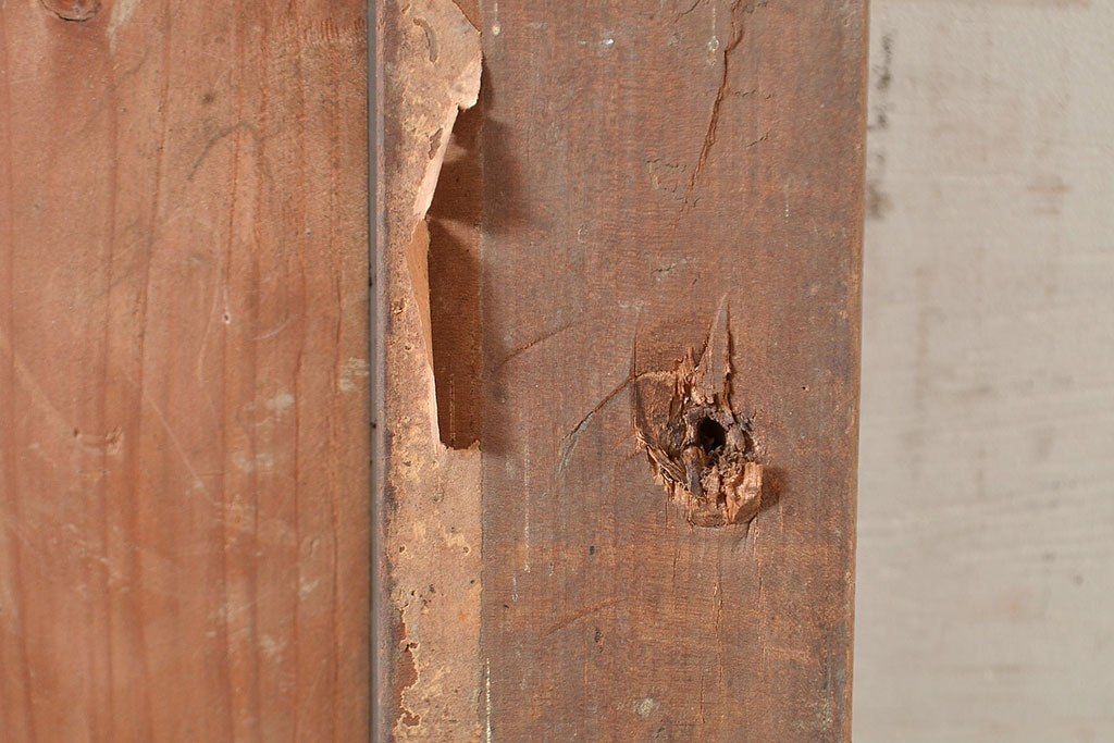 アンティーク建具　ヒノキ材の渋い木肌と重厚感のある佇まいが魅力の格子蔵戸(引き戸、玄関戸)(R-048950)