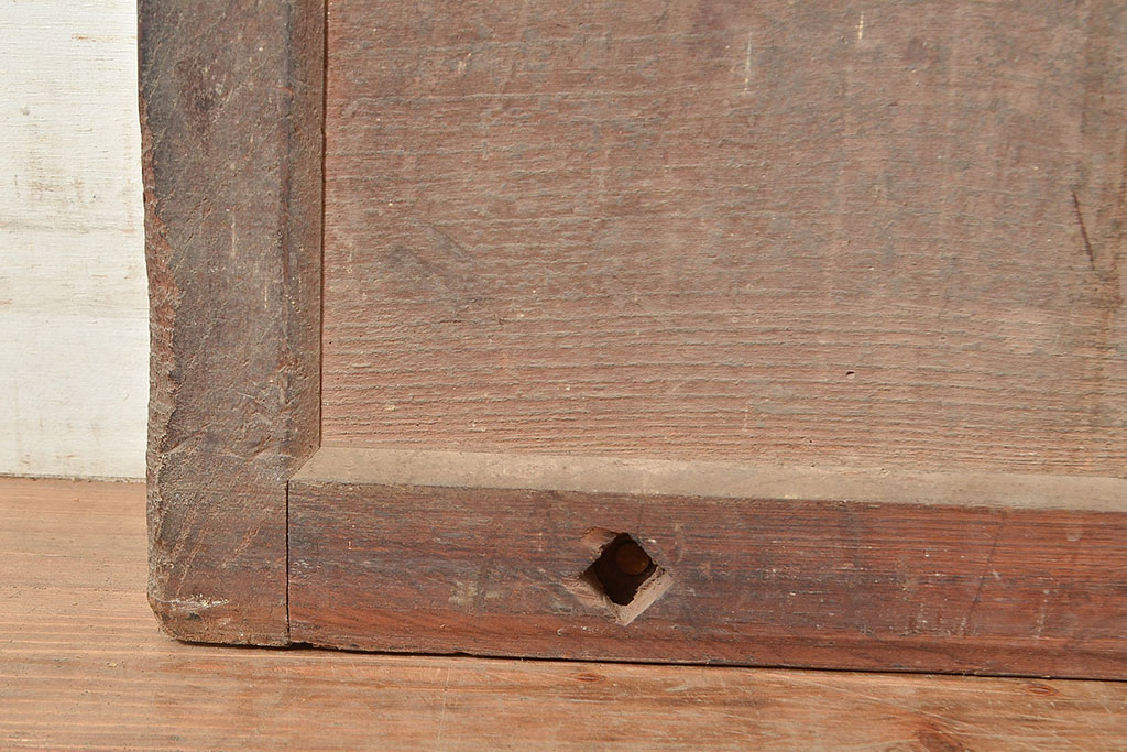 アンティーク建具　総ケヤキ材　趣き溢れる雰囲気が魅力的な明治期の古い蔵戸(引き戸、玄関戸)(R-048956)