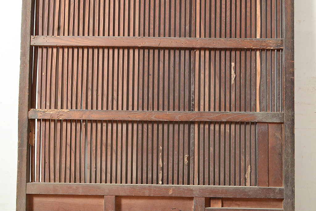 アンティーク建具　総ケヤキ材　趣き溢れる雰囲気が魅力的な明治期の古い蔵戸(引き戸、玄関戸)(R-048956)