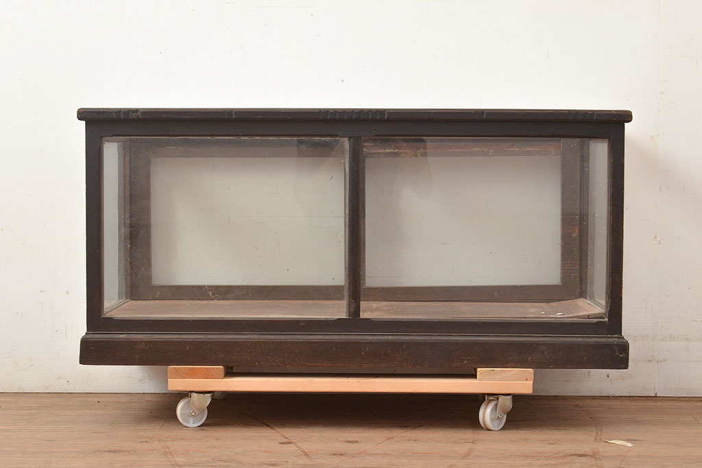 和製アンティーク　ロータイプ　シンプルなガラスケース(卓上、飾り棚、ショーケース、陳列棚)(R-048961)