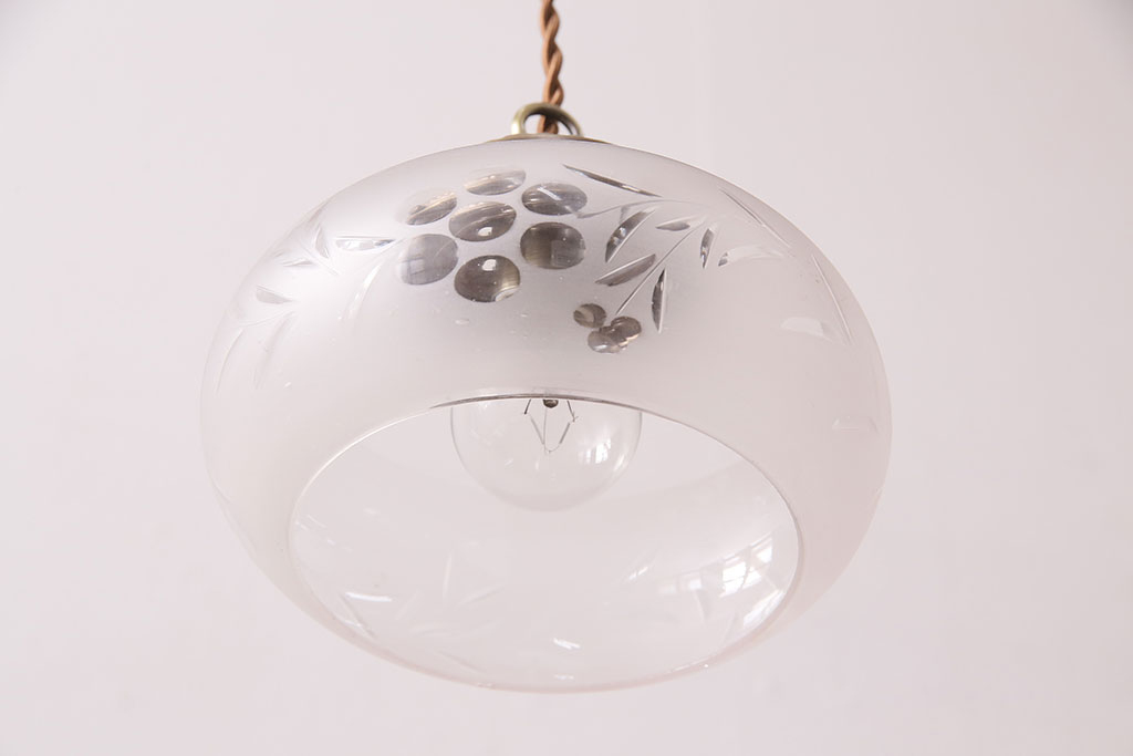 アンティーク照明　美しい切子カットが魅力的なガラスシェードの天井照明(吊り下げ照明、ペンダントライト)(R-048972)