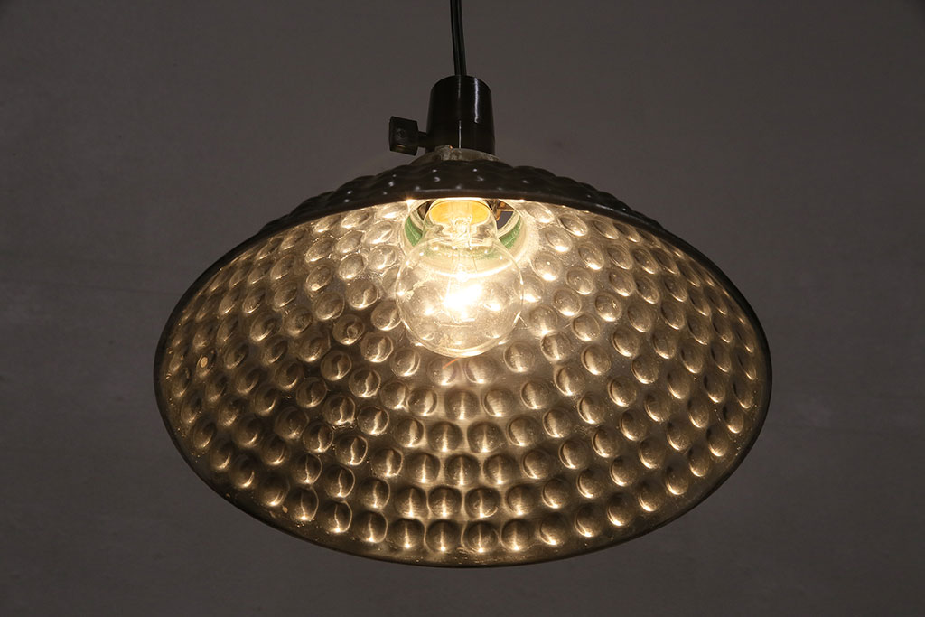 昭和レトロ　個性的な佇まいが目を引く、アルミ製のペンダントライト(天井照明、吊り下げ照明)(R-048973)