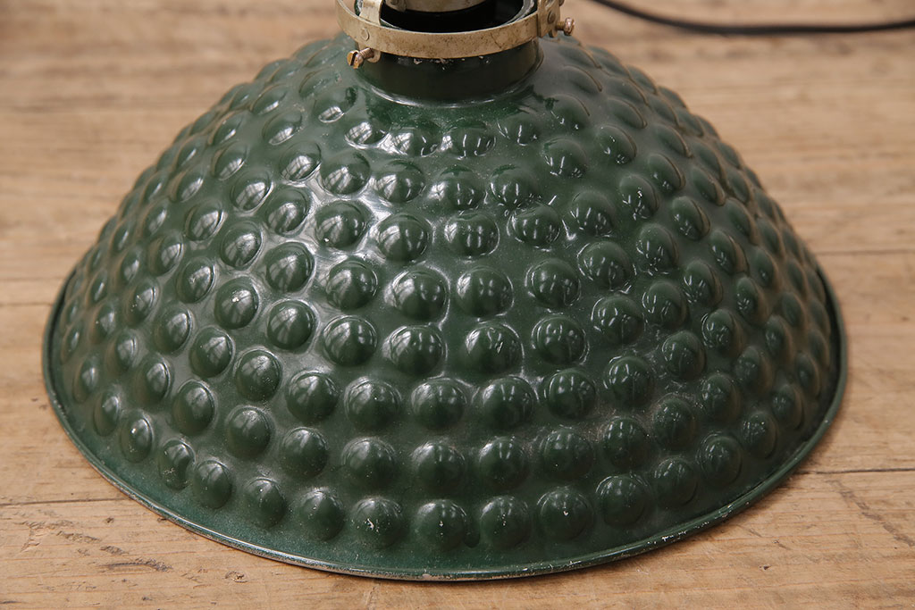 昭和レトロ　個性的な佇まいが目を引く、アルミ製のペンダントライト(天井照明、吊り下げ照明)(R-048973)