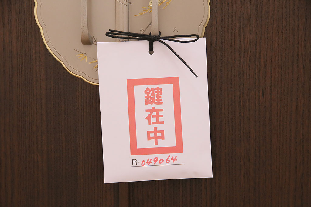 中古　美品　引手が美しい!上品な佇まいが魅力的な国産の総桐箪笥(並厚、桐たんす)(ワードローブ、洋服タンス、桐たんす)(R-049064)