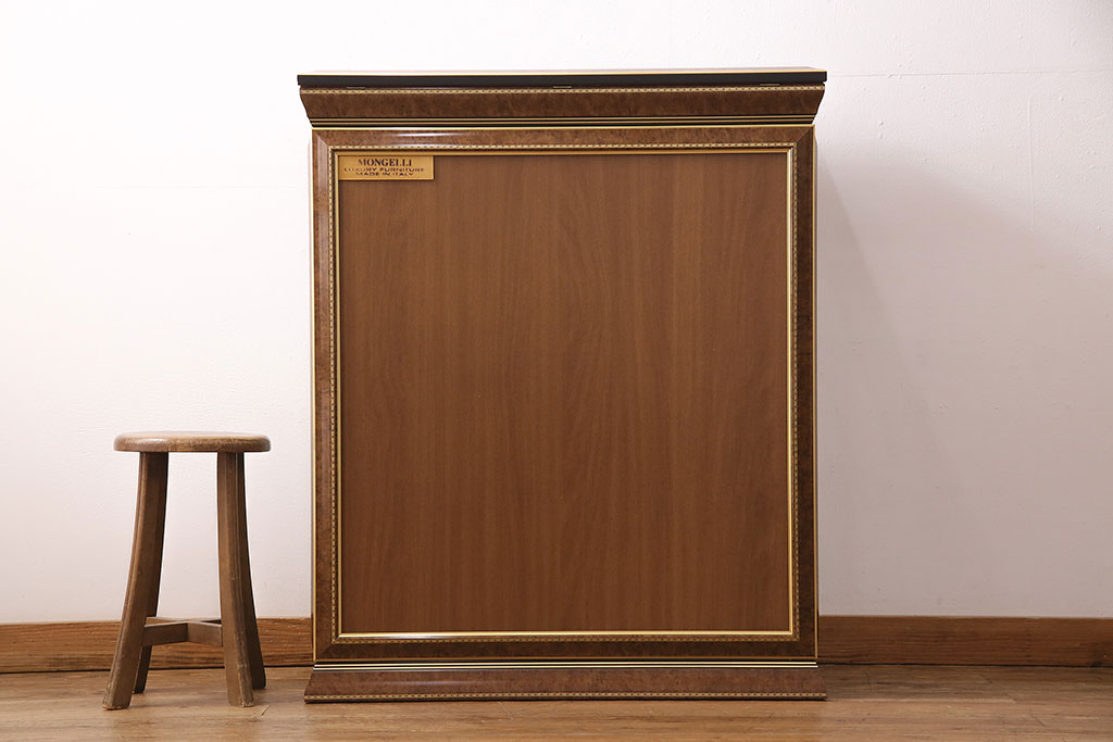 中古　美品　イタリア輸入家具　クラシカルな佇まいが魅力のキュリオケース(ガラスケース、キャビネット、飾り棚、コレクションケース)(定価約39万円)(R-049066)