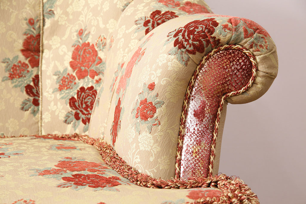 中古　イタリア輸入家具　優美でロマンチックな雰囲気が魅力的なソファ&クッションセット(定価約90万円)(3人掛けソファ)(R-049074)