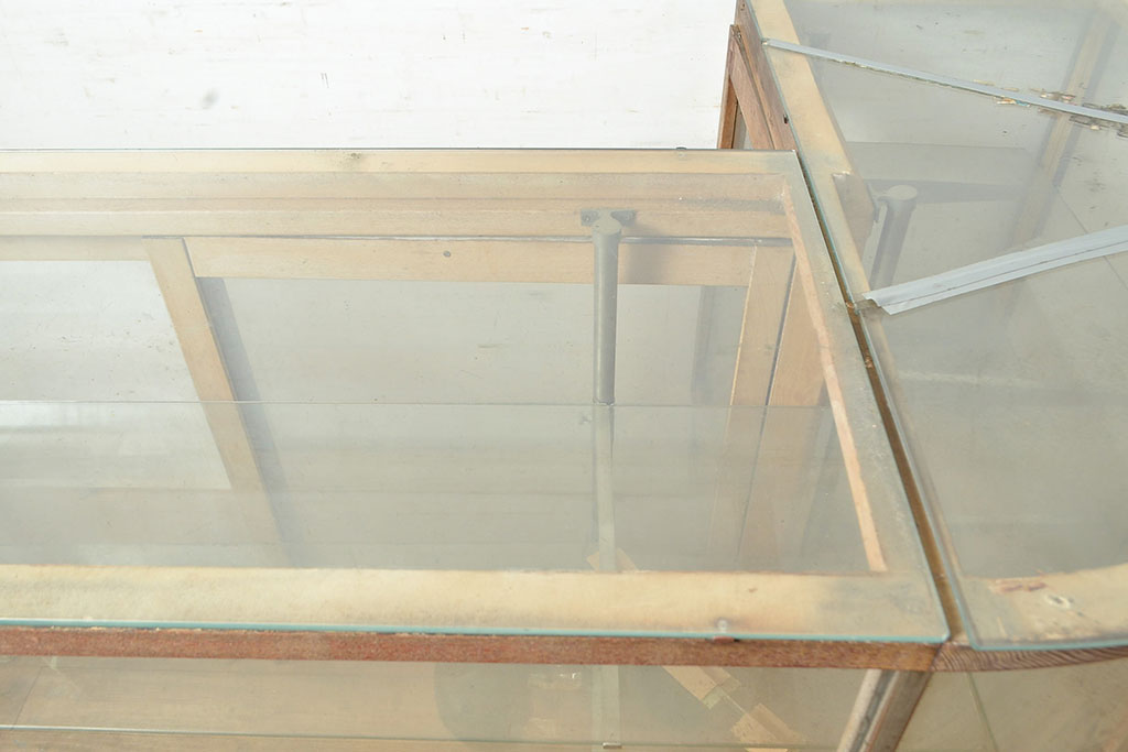 和製アンティーク　昭和中期　ナラ材製のR型ガラスケース(ショーケース、曲げガラス、L型ガラスケース、Rガラス、店舗什器、陳列棚)(R-049093)