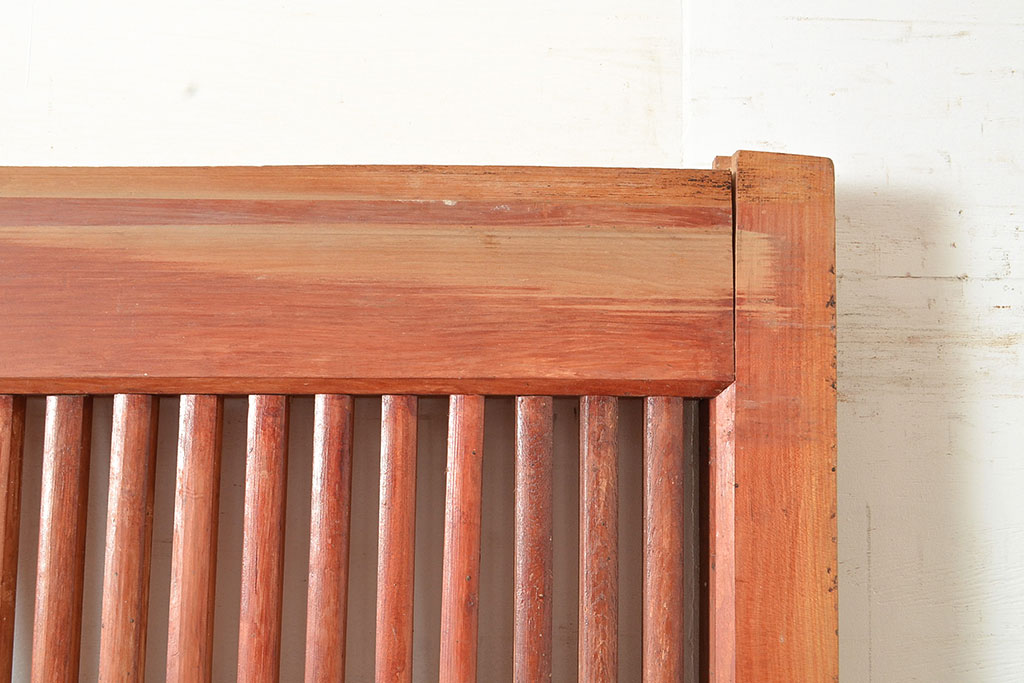 アンティーク建具　赤みがかった木色と縦桟のつくりが上品な雰囲気を高めるヒノキ材製蔵戸(引き戸、玄関戸)(R-049097)