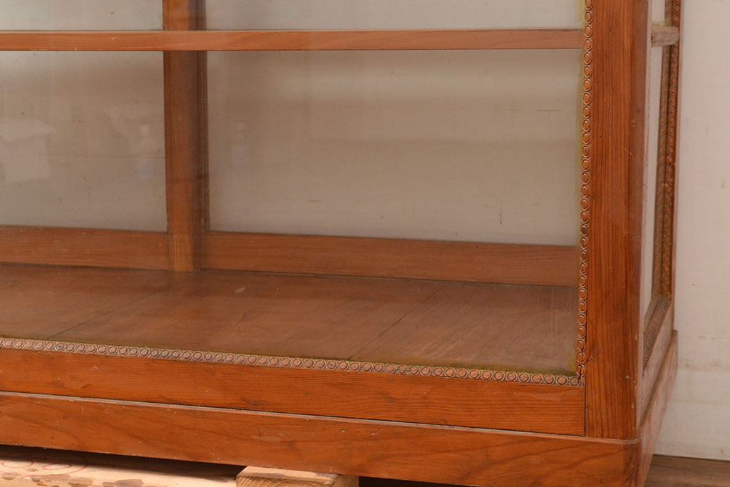 和製アンティーク　昭和初期　レトロなオレンジ色の木肌が魅力のガラスケース(ショーケース、陳列棚、店舗什器)(R-049107)
