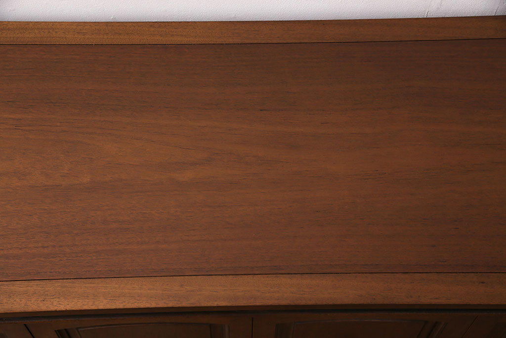 中古　DREXEL HERITAGE(ドレクセルヘリテイジ)　Triune(トライユン)　洗練された美しい佇まいが魅力的なリビングボード(クリデンザ、サイドボード、キャビネット)(R-049126)