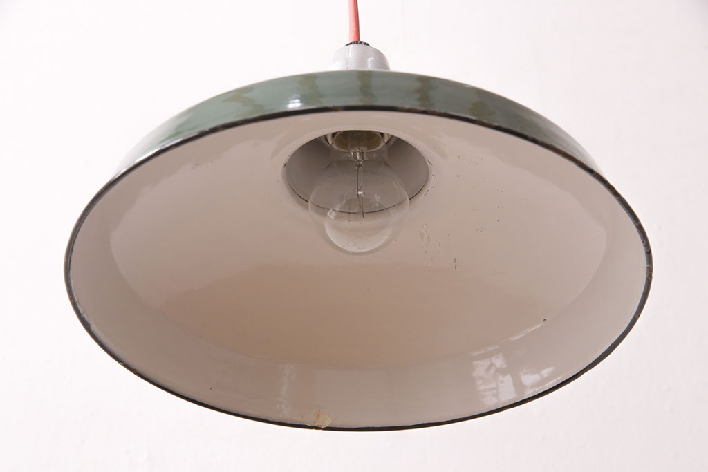 昭和レトロ　グリーンカラーがおしゃれ!シンプルなデザインのホーロー製吊り下げ照明(天井照明、ペンダントライト、シェード)(R-049128)