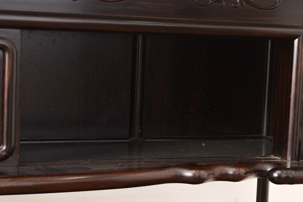 ヴィンテージ家具　黒檀無垢材　上質なこだわりの空間づくりにおすすめの飾り棚(茶棚、戸棚、ビンテージ)(R-049164)