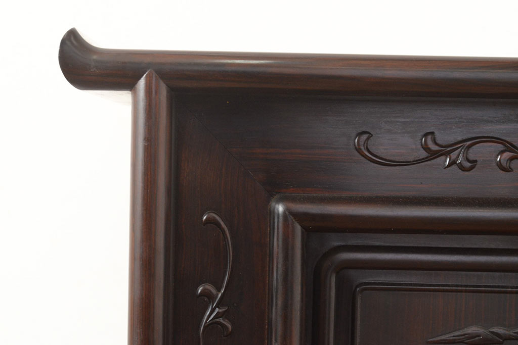 ヴィンテージ家具　黒檀無垢材　上質なこだわりの空間づくりにおすすめの飾り棚(茶棚、戸棚、ビンテージ)(R-049164)