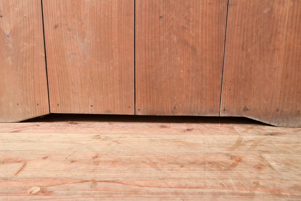 和製アンティーク　昭和初期　素朴な木の風合いが味わい深いレトロな佇まいが魅力の収納棚(オープンラック、店舗什器)(R-049168)