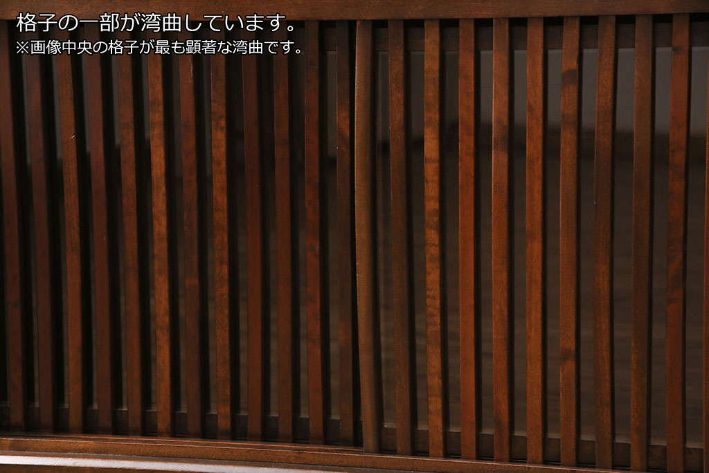 中古　九州民芸家具　縦桟が上品な印象を与えるガラス戸棚(収納棚、キャビネット)(R-049198)