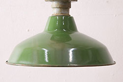 レトロ照明　昭和中期　シンプルで馴染みやすい筒型の吊り下げ照明(シェード、天井照明、ペンダントライト)(R-044398)