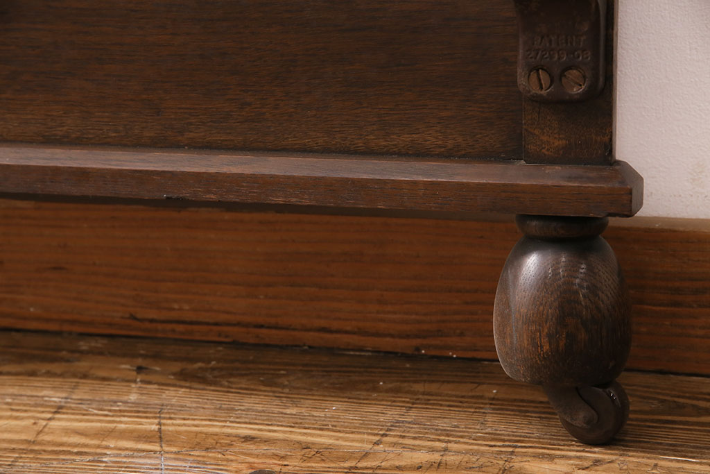 イギリスアンティーク　オーク材の木味と彫りがアクセントになったベッドフレーム(ダブルベッド)(R-049269)