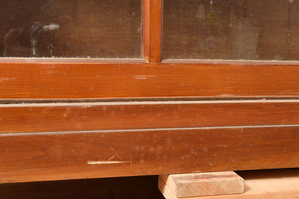 和製アンティーク　昭和中期　人気の薄型!　ガラス戸棚(収納棚、キャビネット、食器棚、飾り棚、サイドボード)(R-049273)